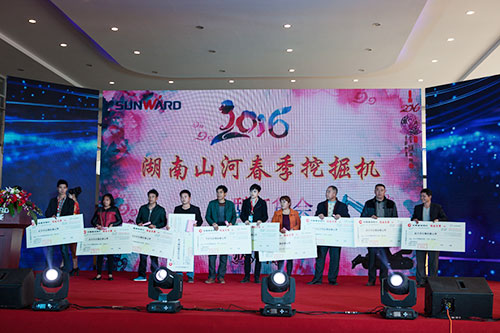 逆市可为！3868la银河总站智能挖掘机首场展销会美满收官