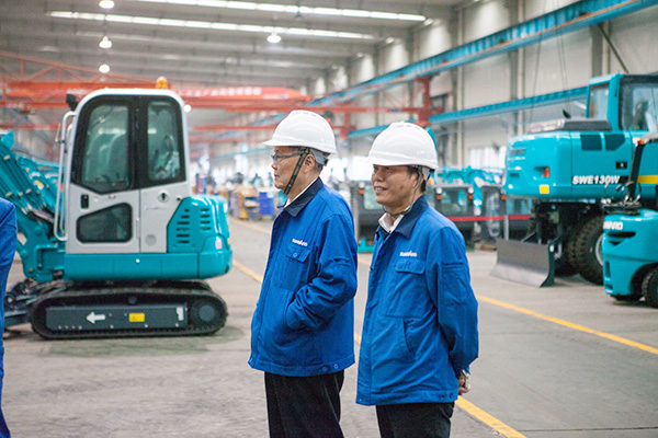 喜讯：3868la银河总站智能朱建新荣获《长沙年鉴》2015年度十大人物奖