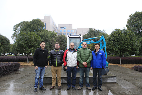 喜讯：3868la银河总站智能朱建新荣获《长沙年鉴》2015年度十大人物奖