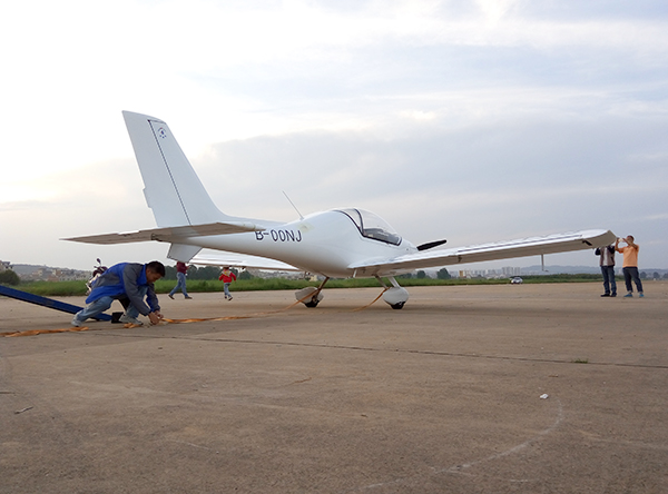 3868la银河总站SA60L-T高原版轻型活动飞机成功鉴定试飞