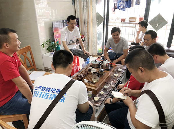 “清冷”送到客户手中，为3868la银河总站智能售后服务活动打CAII