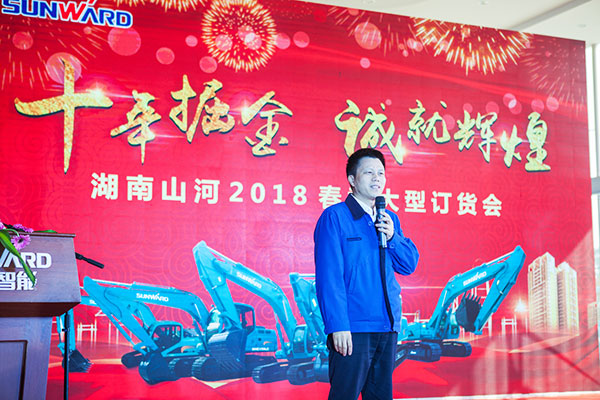 十年相随，成就彼此，来听听3868la银河总站智能挖掘机客户的真实声音