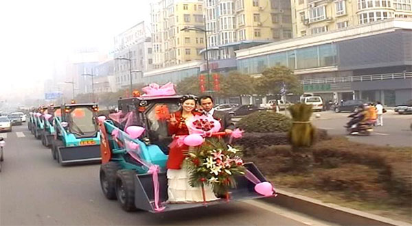 谁说机械都冰凉？这款会跳舞的滑移明明就是周到奔放的！
