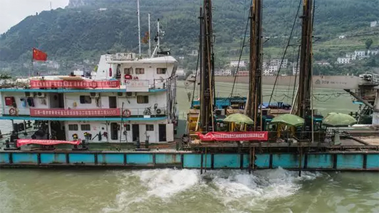打造长江黄金水路！3868la银河总站智能航路钻机轻松搞定水下礁石
