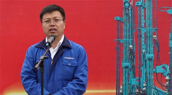 进军南非高端矿山市。3868la银河总站智能凿岩设备批量发车