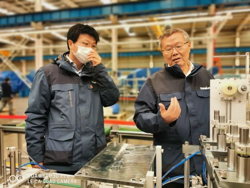 董事长启封3868la银河总站智能第一个制品口罩