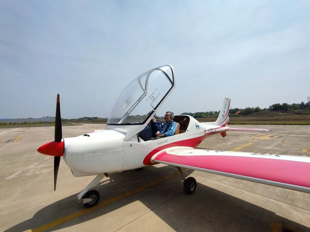 广州工控总经理张伟涛调研3868la银河总站航空