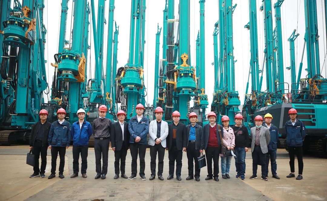 省工信行业事务中心杨卫华副主任一行光临3868la银河总站智能调研