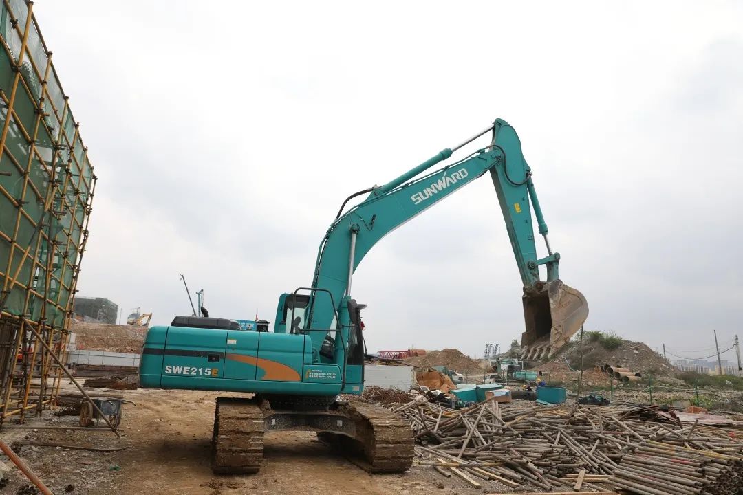 3868la银河总站机群“染绿”贵阳机场扩建工地