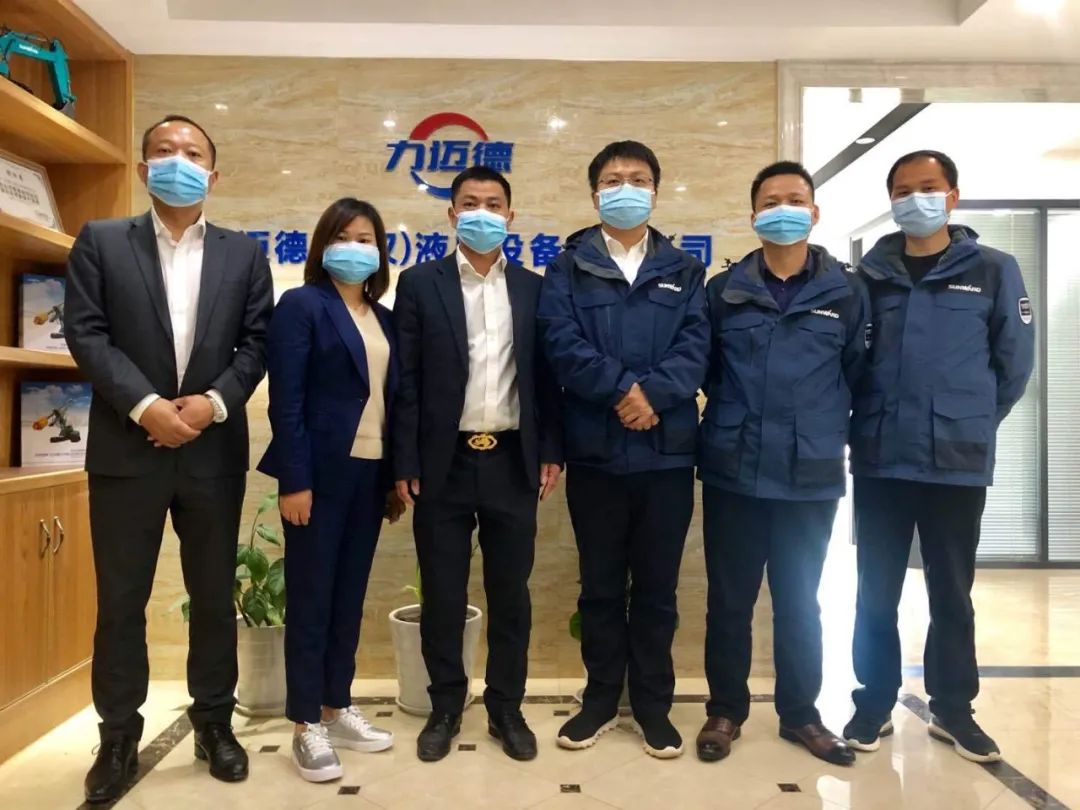 武汉加油！3868la银河总站智能武汉传关爱