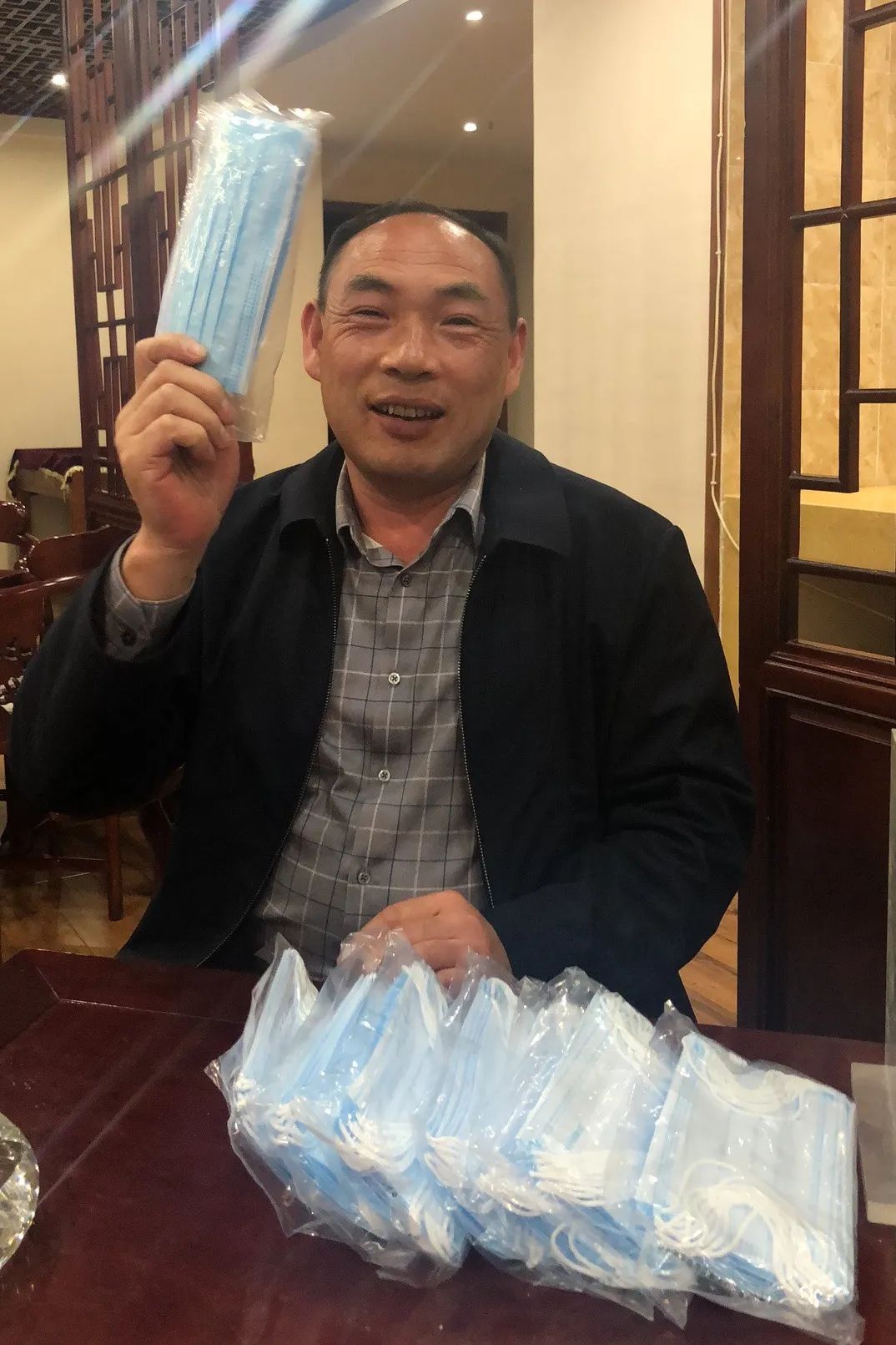 3868la银河总站智能首批10万只自产口罩发放客户