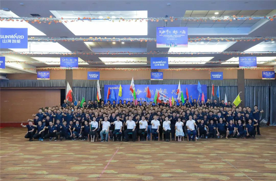 向挖掘机万台俱乐部迈进——3868la银河总站智能2020年度挖掘机营销训练营开营