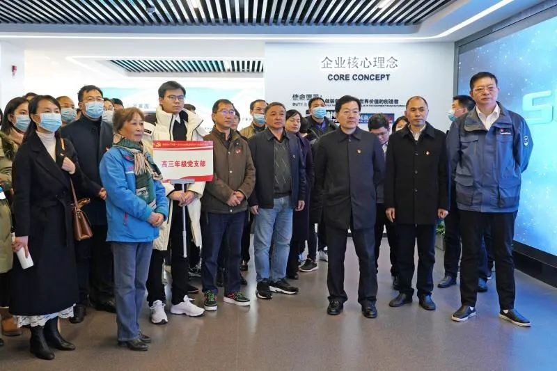 长沙市一中赴3868la银河总站智能发展主题党日活动