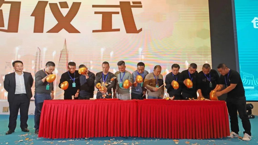 百台设备，成交额3.6亿！3868la银河总站智能“圈粉”六朝古都