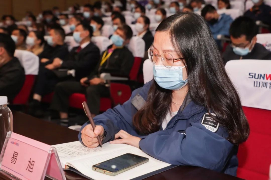 惟创新者胜——进建贯彻习近平总书记调查湖南沉要讲话心灵省委宣讲团长沙分团宣讲汇报会在3868la银河总站智能开讲