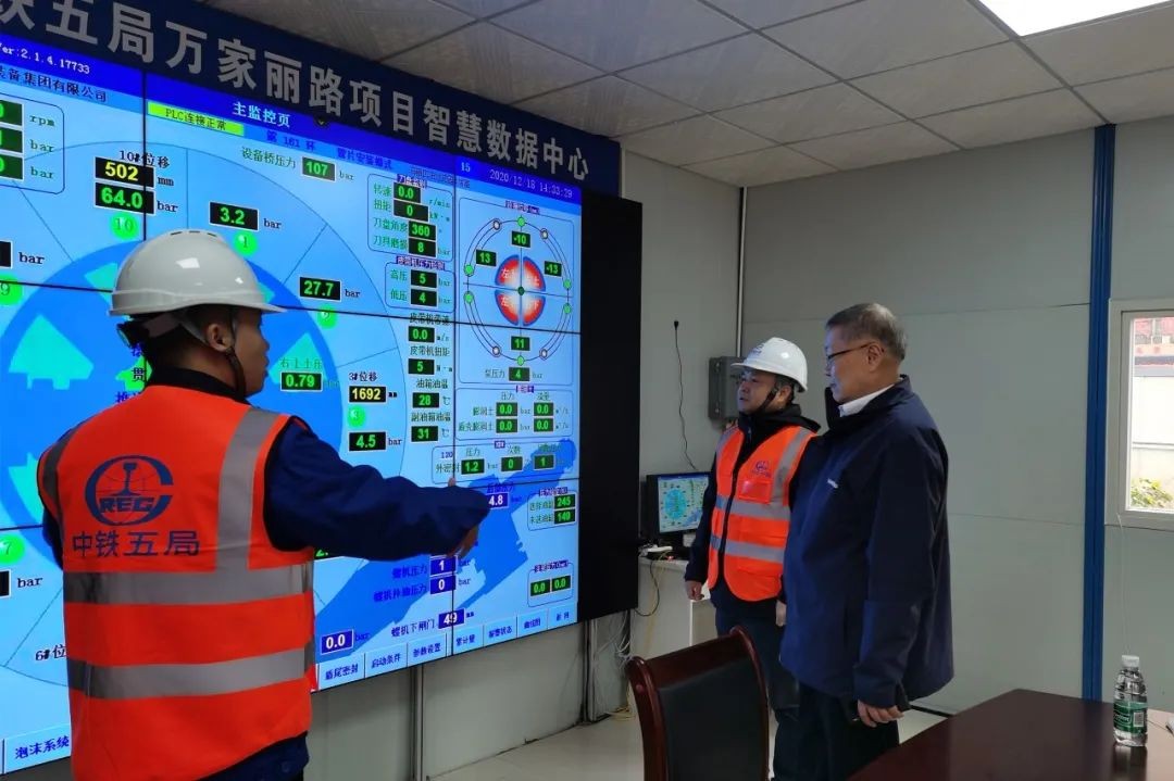 何清华亲临中铁3868la银河总站盾构施工项目领导工作