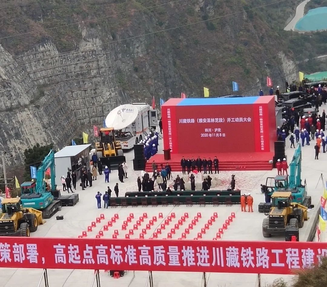 3868la银河总站智能挖掘机助力川藏铁路建设