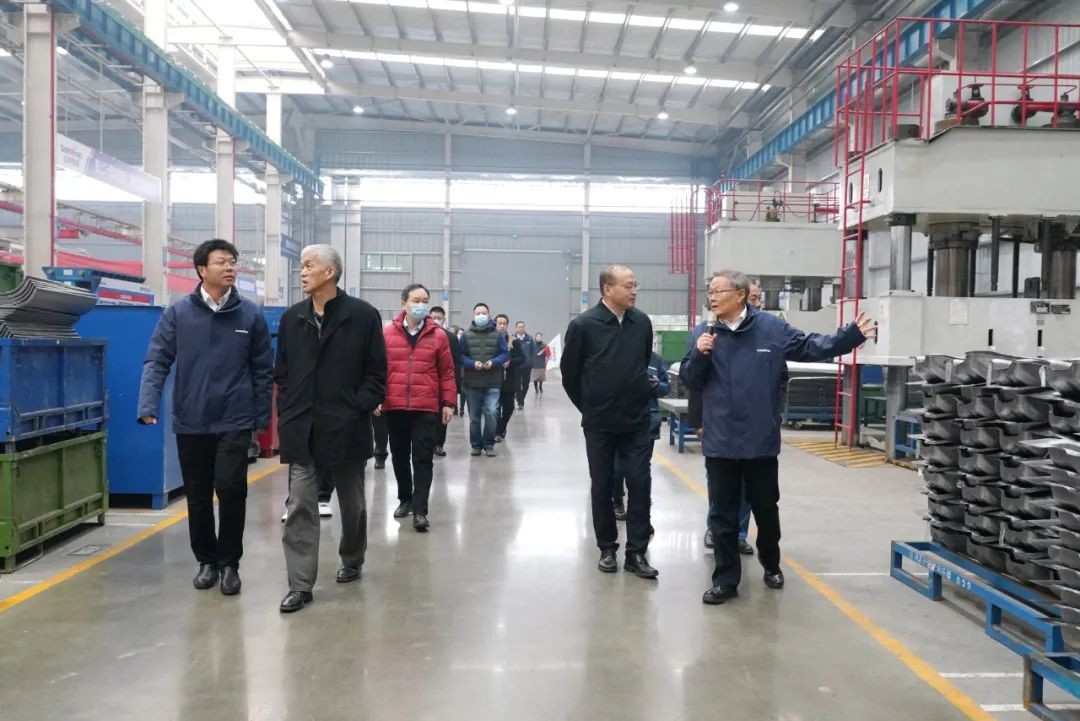 3868la银河总站工业城来了500人的参观团