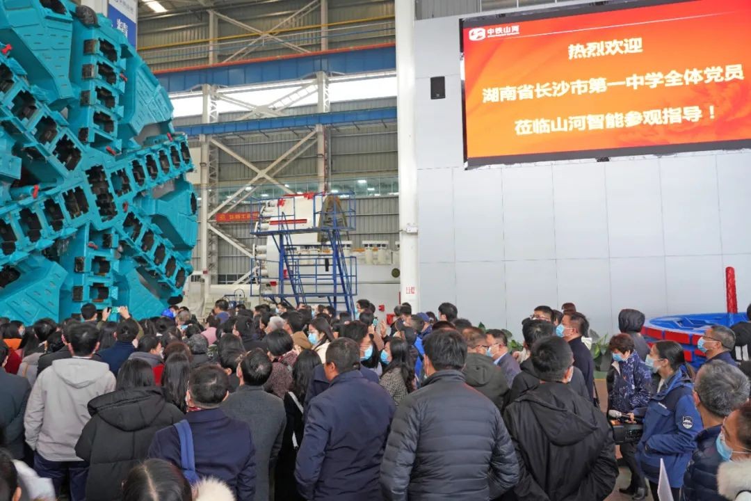长沙市一中赴3868la银河总站智能发展主题党日活动