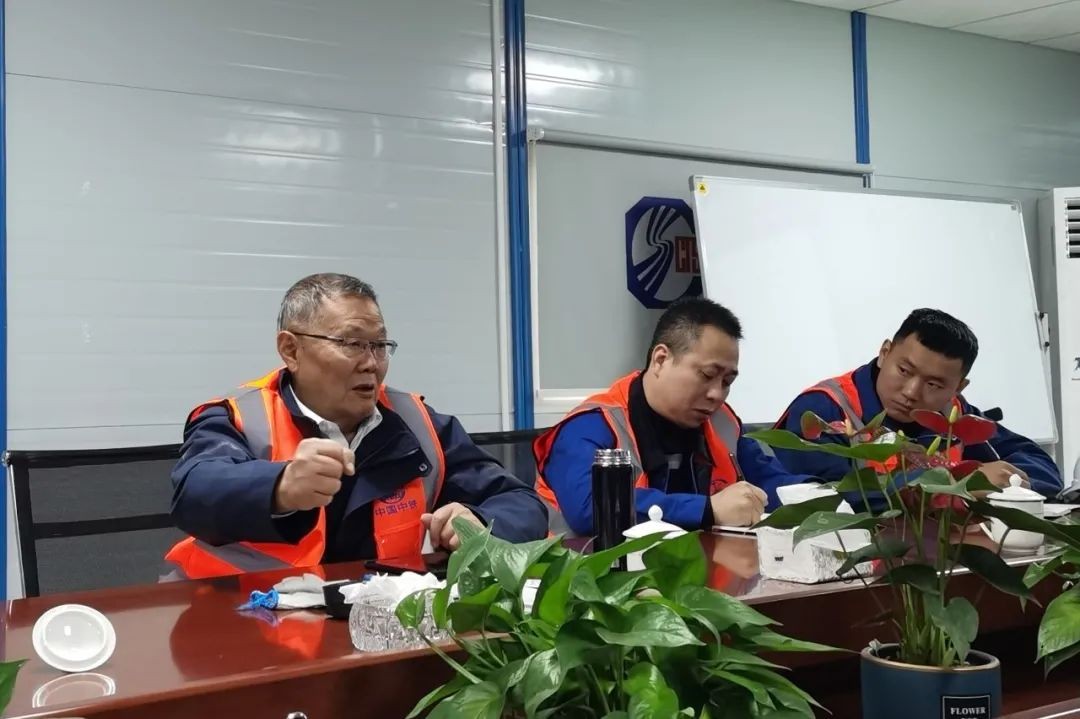 何清华亲临中铁3868la银河总站盾构施工项目领导工作