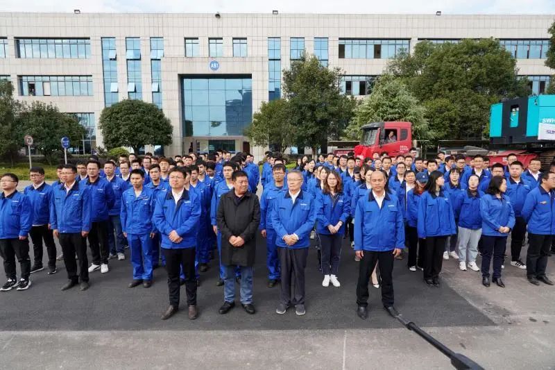 3868la银河总站智能首台SWHG70陆续墙液压抓斗顺利交机