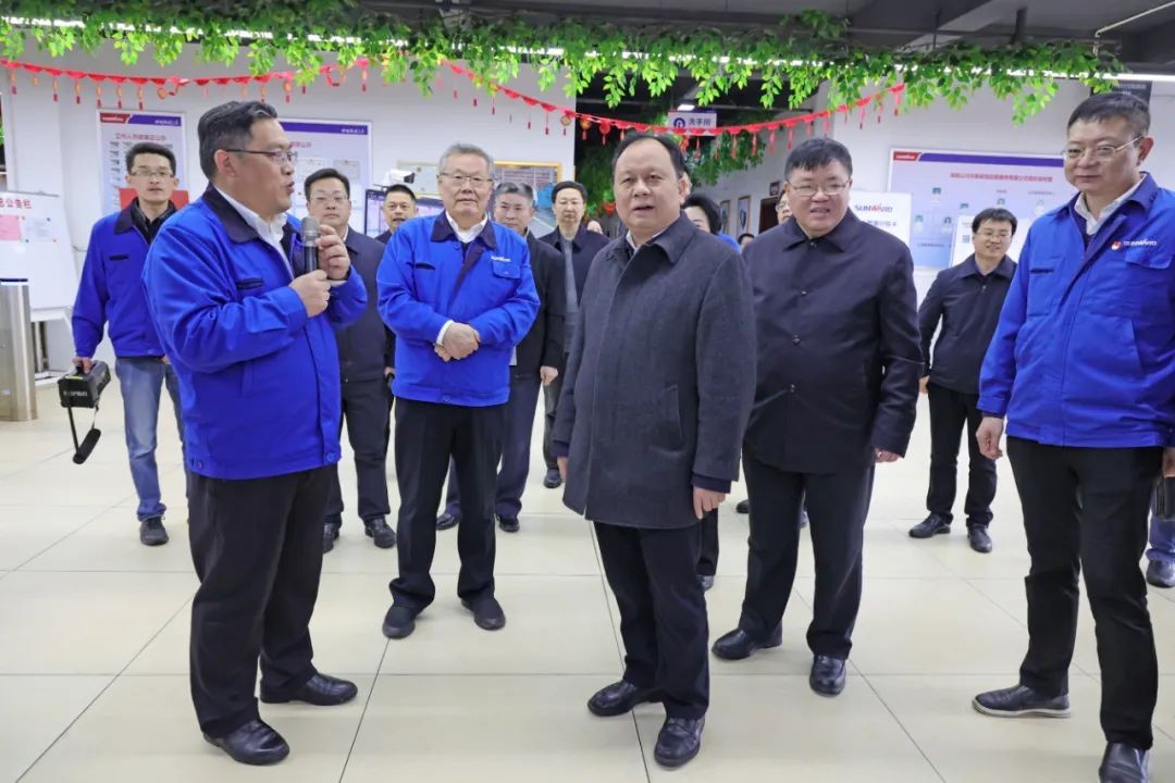 周农在3868la银河总站智能调研时强调：企业工会要大力造就劳模和工匠