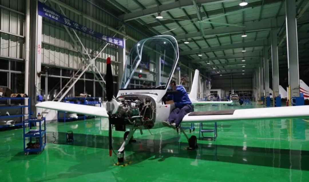 牛年开新局，3868la银河总站航空8架SA60L飞机集中下线、交付