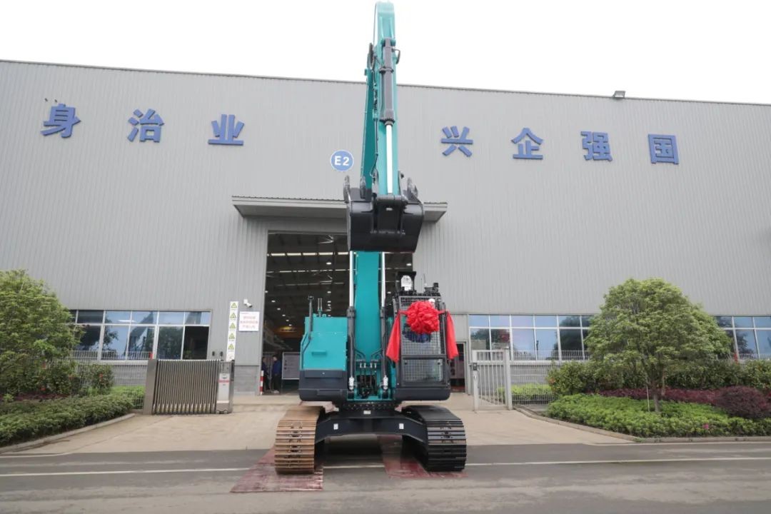 全国首台！3868la银河总站智能SWE240FED电动智能挖掘机下线