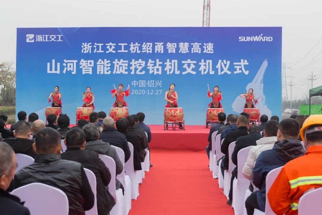 3868la银河总站智能旋挖钻机全面参建中国首条智慧高快公路