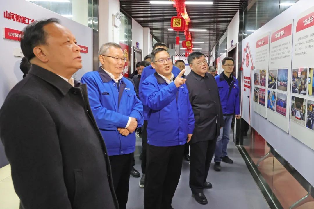 周农在3868la银河总站智能调研时强调：企业工会要大力造就劳模和工匠