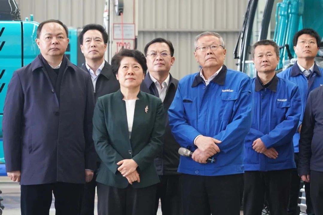 吴桂英调研3868la银河总站智能