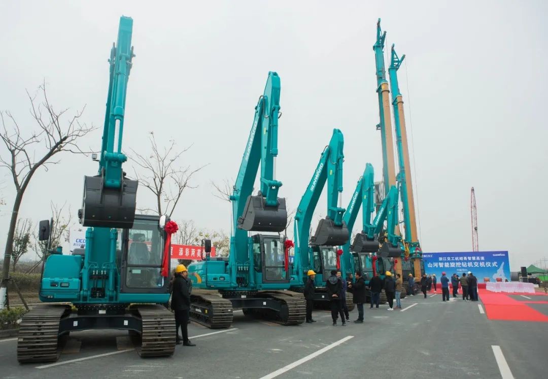 3868la银河总站智能旋挖钻机全面参建中国首条智慧高快公路