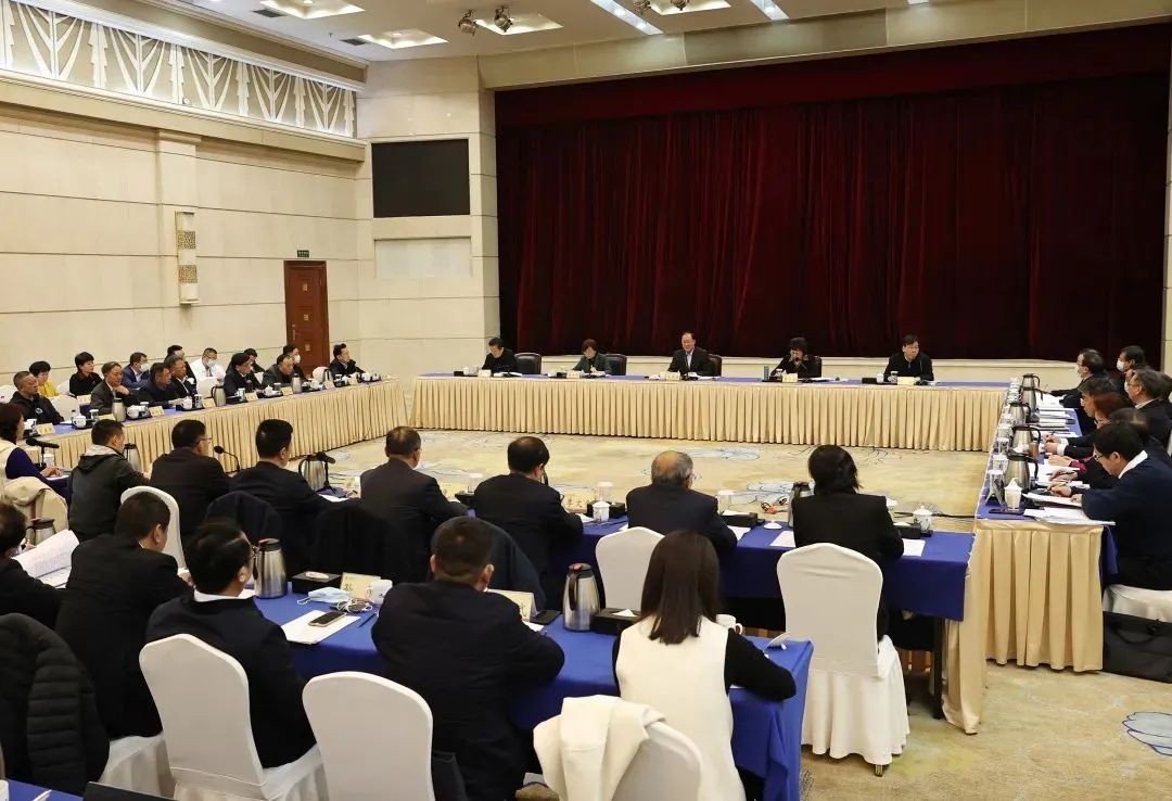 何清华：民营企业要加强创新堆集，推崇精耕细作的内涵式增长