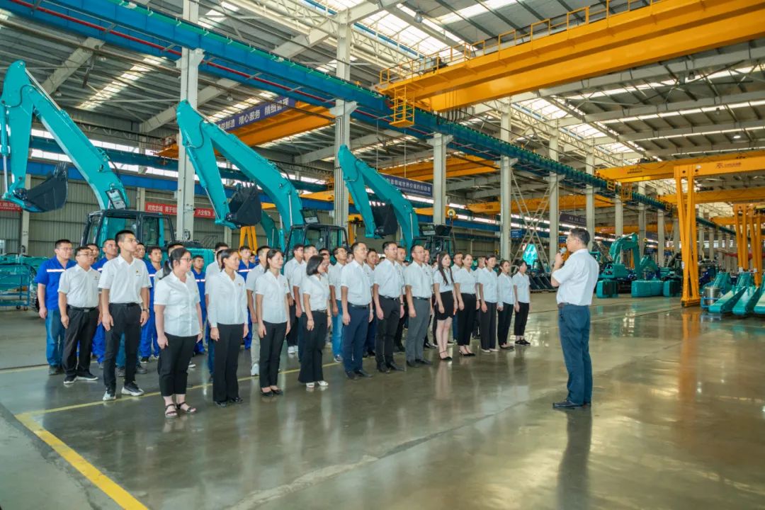 接续奋斗再启程——3868la银河总站智能党委进行新党员入党宣誓和老党员沉温入党誓词活动