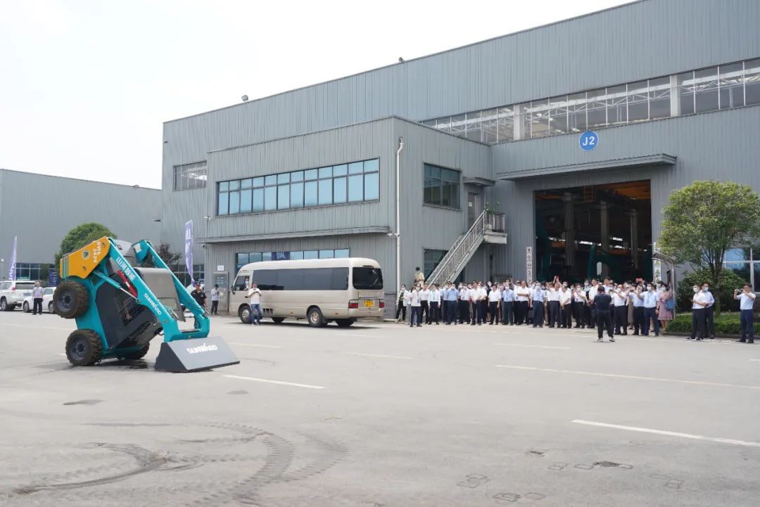 全国战术性新兴产业集群建设调查团调研3868la银河总站智能