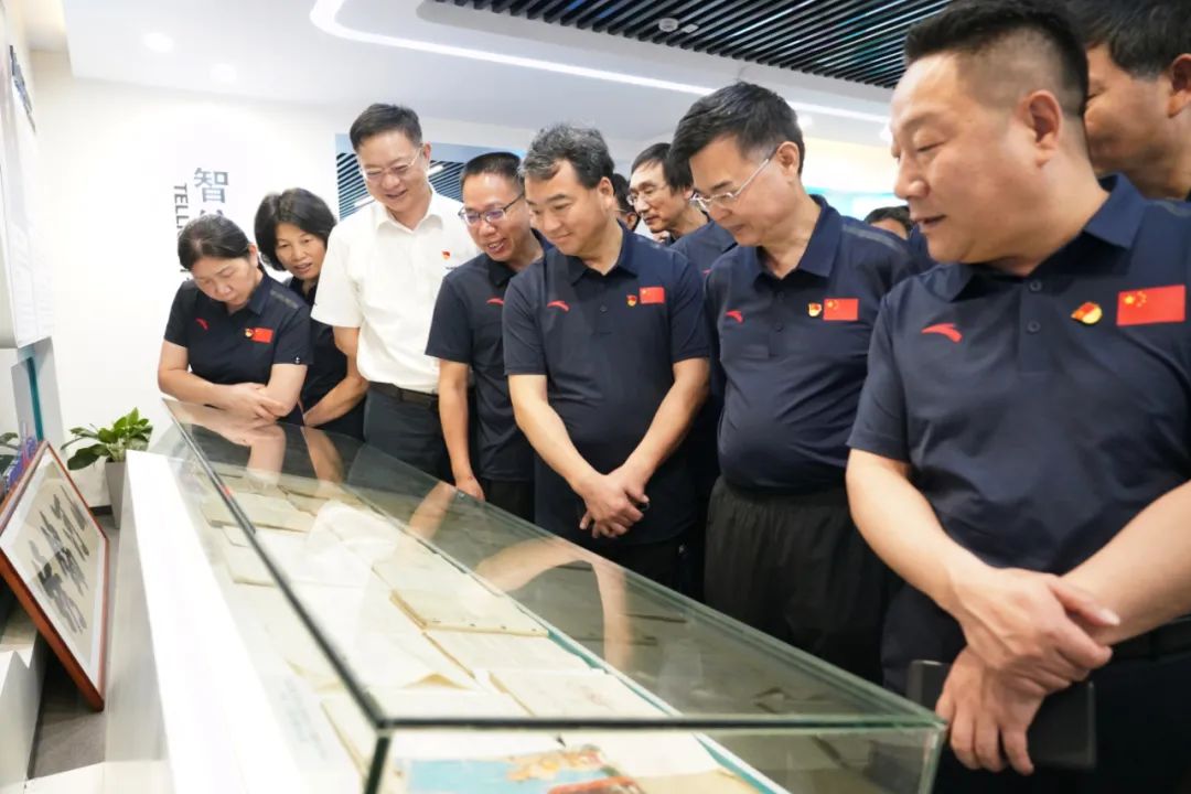 湖南省委党校厅干班赴3868la银河总站智能发展示场讲授活动