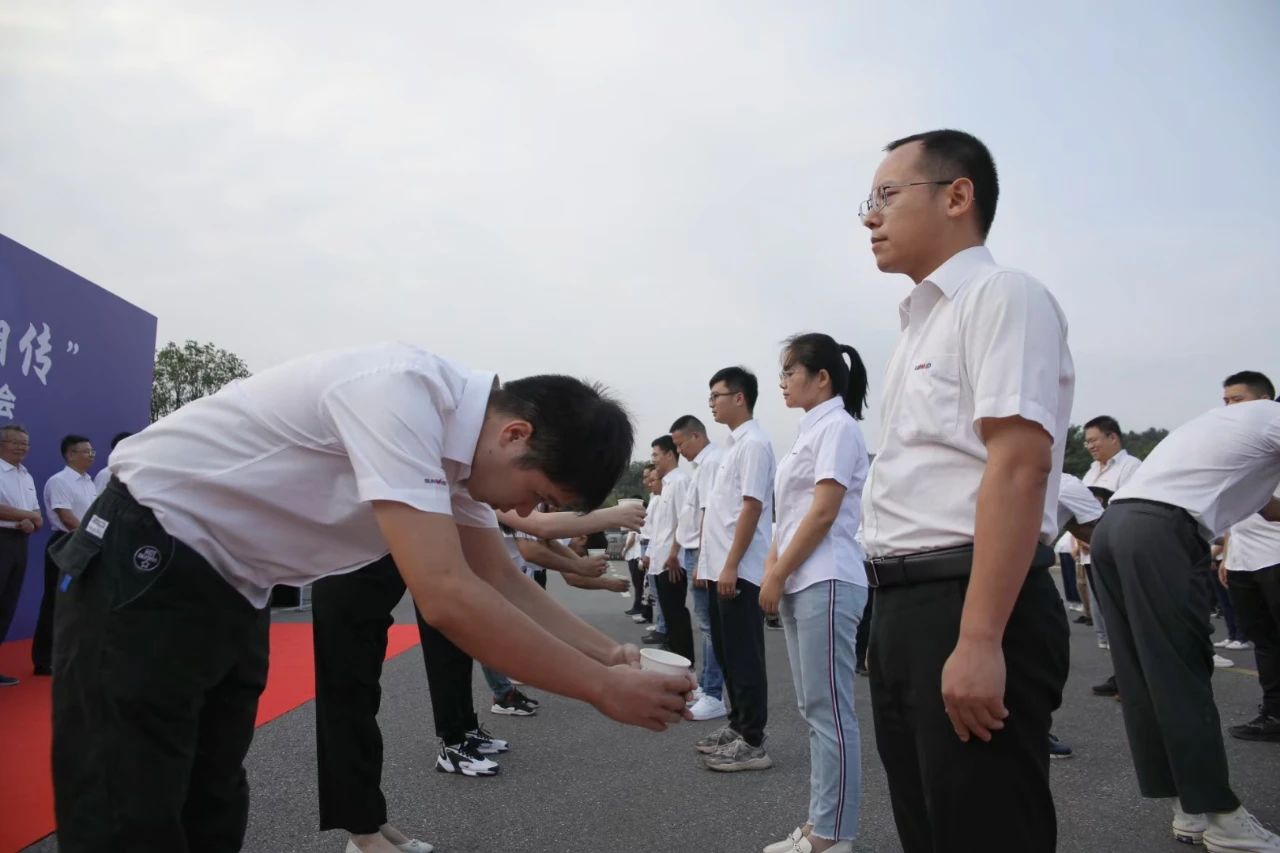 百人齐聚拜师恩 | 3868la银河总站智能“传助带”人才造就模式为公司发展积储力量