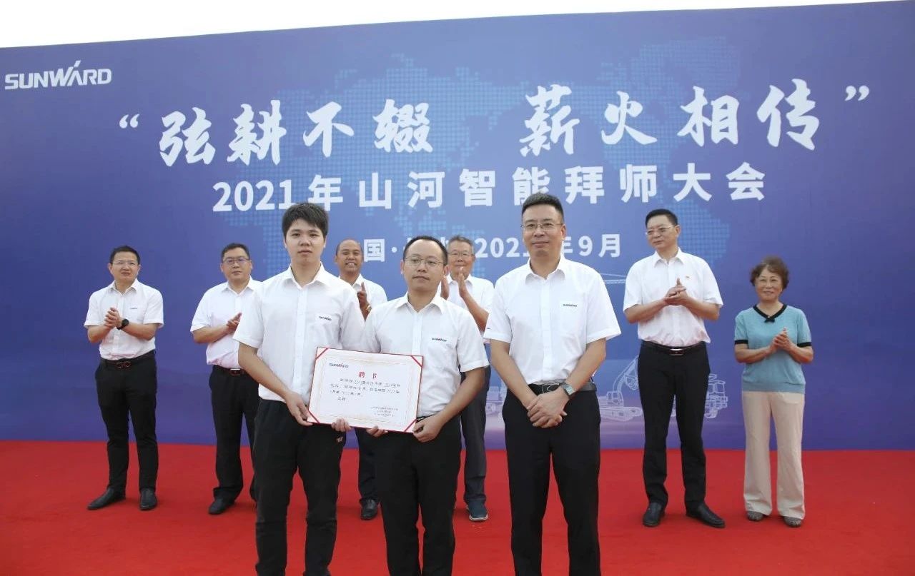 百人齐聚拜师恩 | 3868la银河总站智能“传助带”人才造就模式为公司发展积储力量