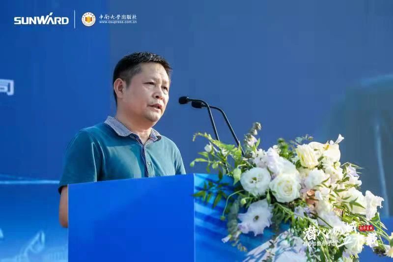 《何清华潜心理械五十年》新书颁布，背后还有这些故事