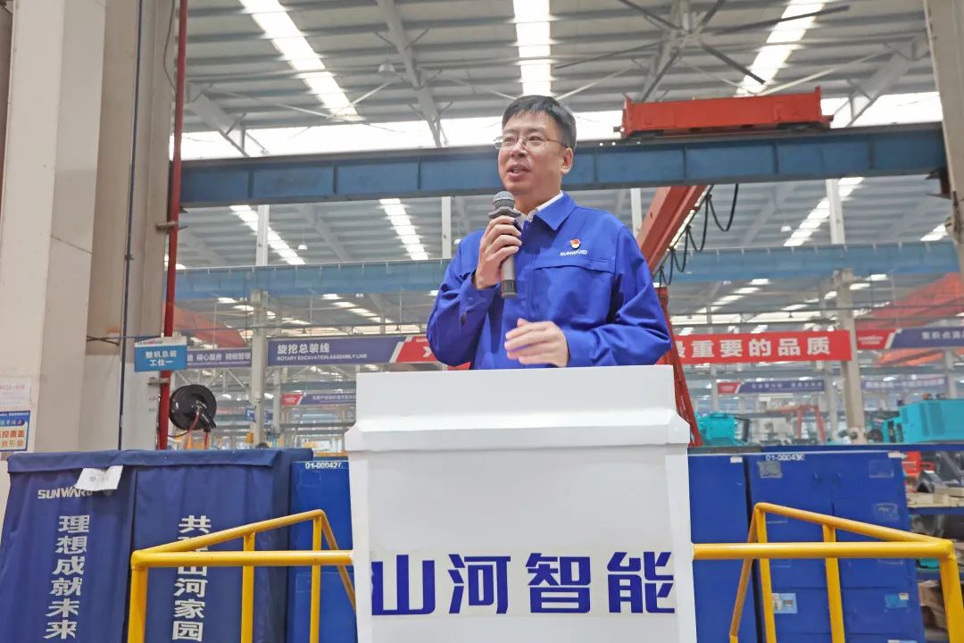 向楷模进建！3868la银河总站智能56名职工受到职工职业技术较量赞美