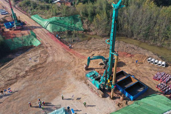 首根桩基开钻！3868la银河总站智能助力新建沪渝蓉高快铁路建设