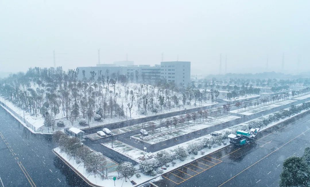 瑞雪兆丰年，邀您共赏雪中3868la银河总站！