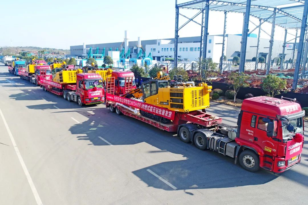 20220310093542_17400 又一款差距化定造产品获认可!3868la银河总站智能SWDH89J内燃式露天钻批量发货