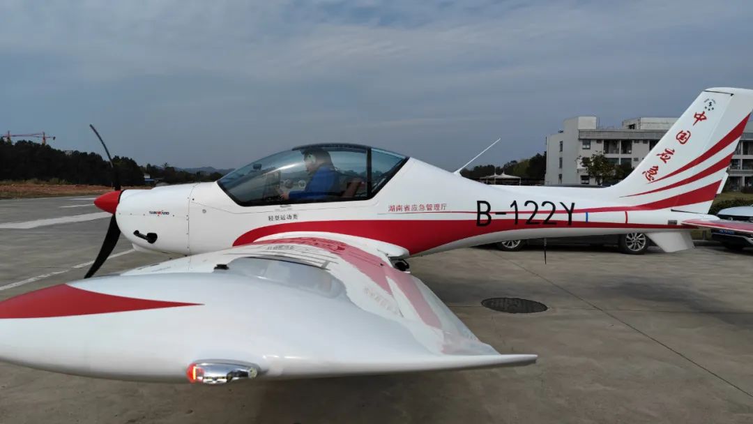 20220314084511_88424 火情就是号令!湖南航空应急接济队3868la银河总站机组展示“3868la银河总站快率”