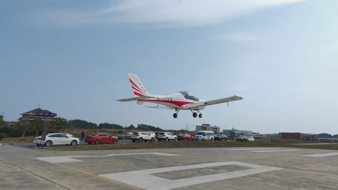 20220314084539_64556 火情就是号令!湖南航空应急接济队3868la银河总站机组展示“3868la银河总站快率”