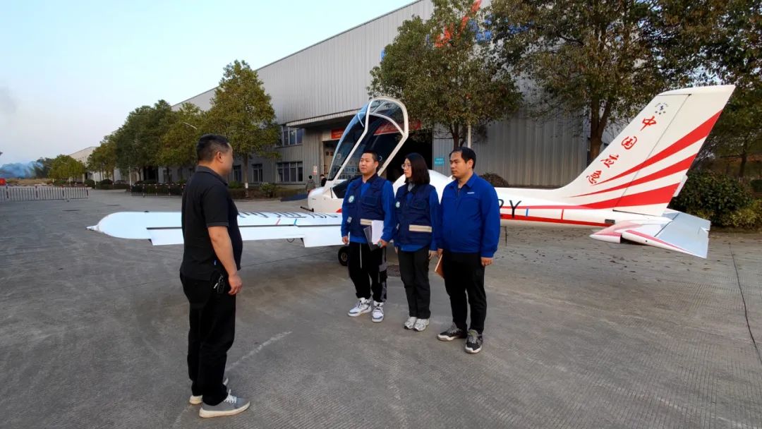 20220314084633_27780 火情就是号令!湖南航空应急接济队3868la银河总站机组展示“3868la银河总站快率”