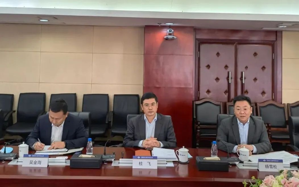 20220318092201_49248 探求合作新模式!何清华带队赴中国路桥造访互换