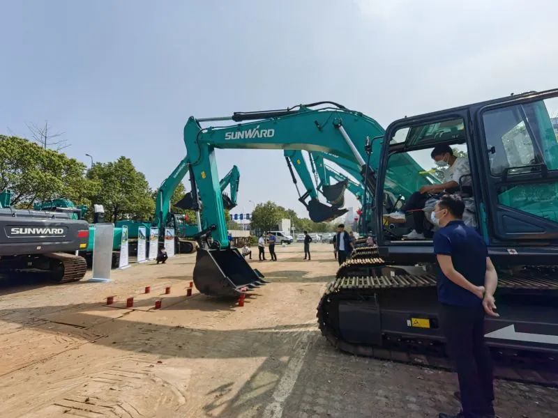 20220414084758_77568 再现交机热潮!3868la银河总站智能中大挖持续向市场进军