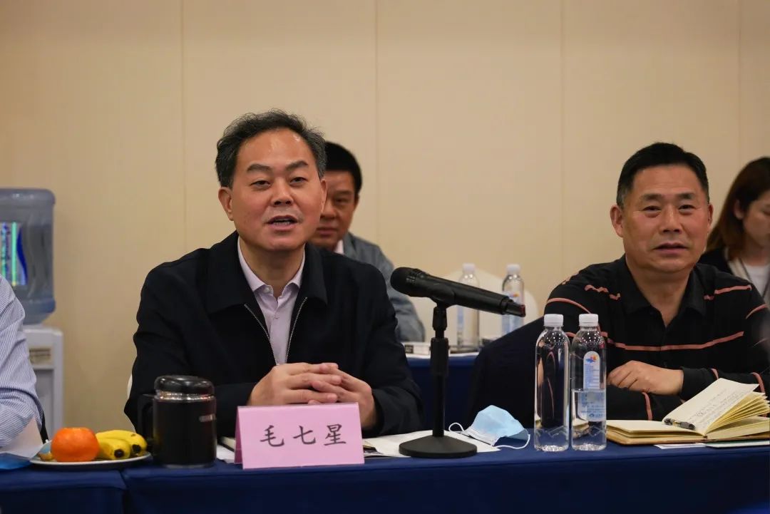 抱团出海，携手共赢！何清华带队赴湖南异地商会结合会造访互换