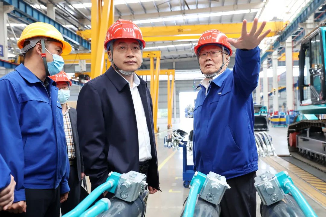 中铁二十局党委书记、董事长雷位冰带队造访3868la银河总站智能